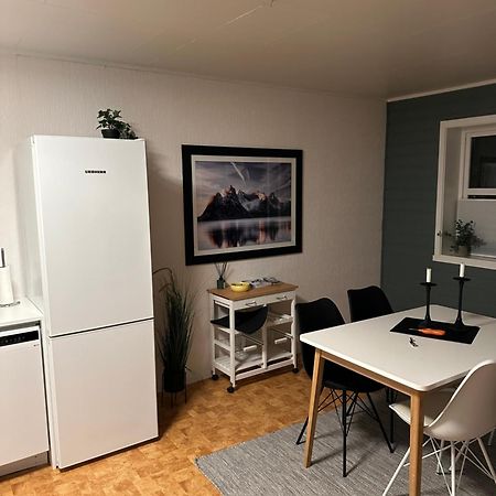 Leilighet I Rolig Gate Med Utsikt Og Gratis Parkering ทรอมโซ ภายนอก รูปภาพ